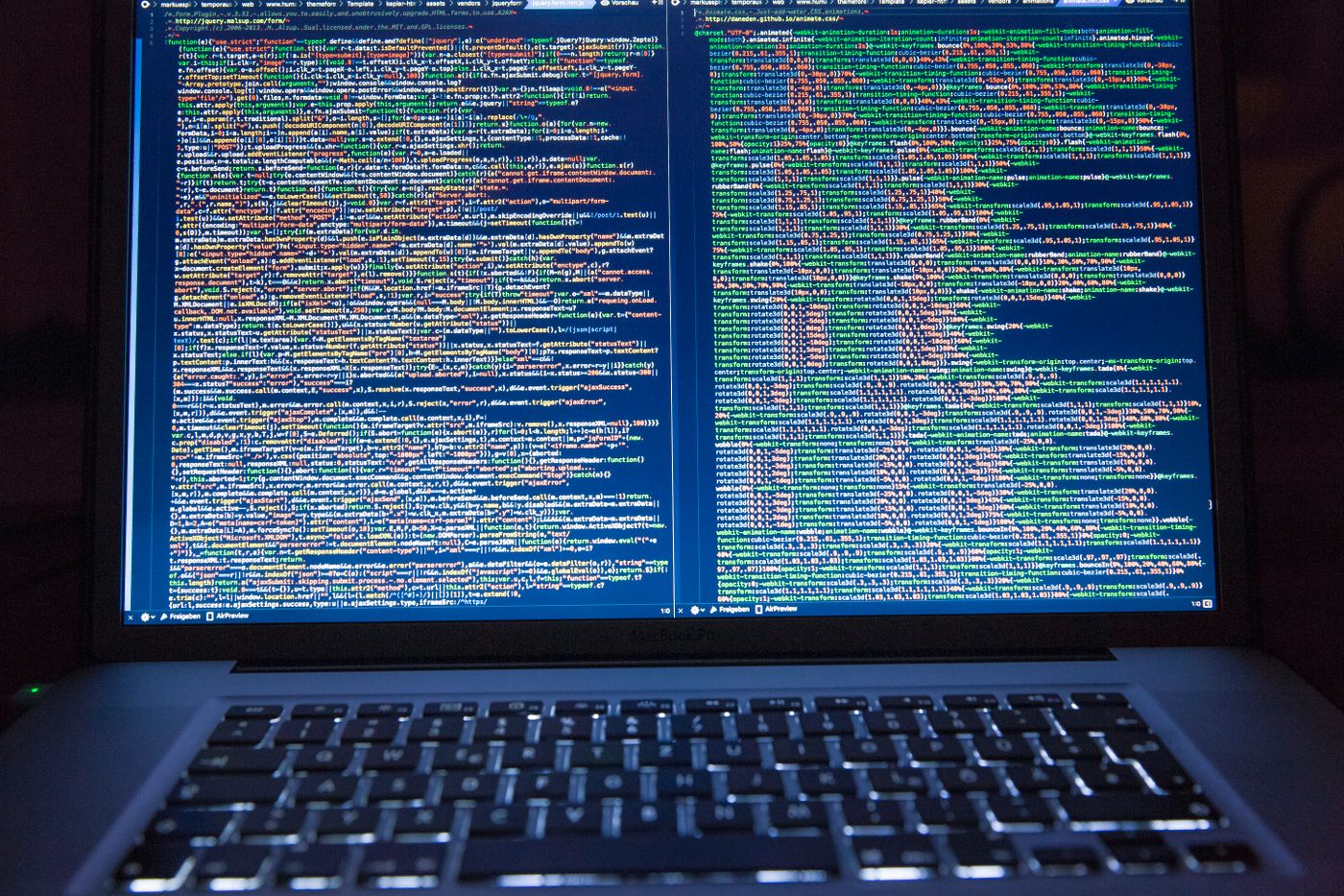 Programmcode auf einem Laptop-Bildschirm